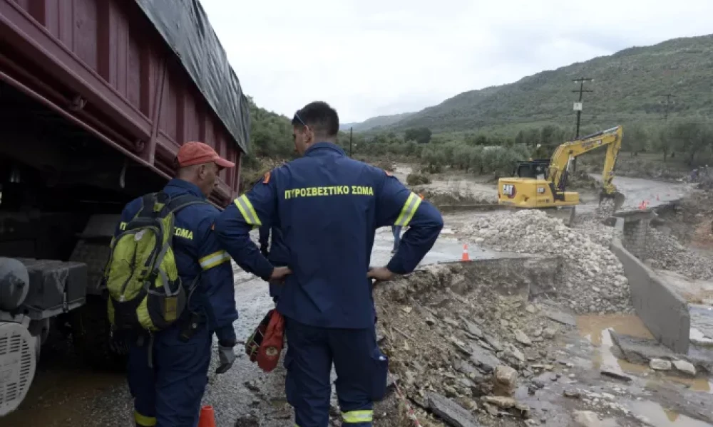 Διάσωση άντρα που παρασύρθηκε από χείμαρρο στην Αιτωλοακαρνανία -Έχει σπάσει το πόδι του